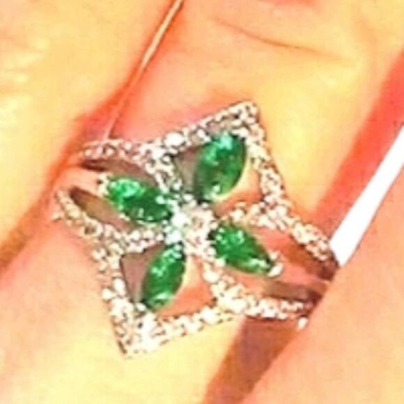 Ring Simulated Emeralds Diamonds Sz 8 Clover Blossom Fleur Brilliant Sparkle - Picture 5 of 13